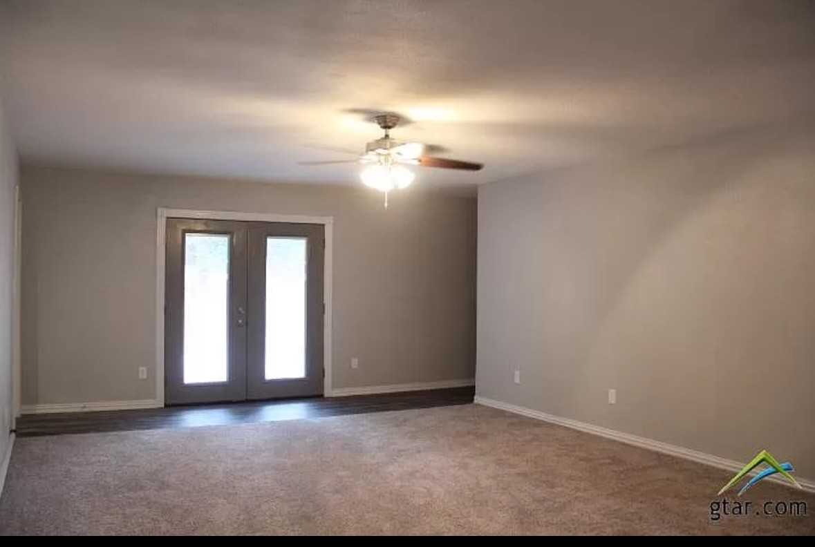 2400 Holly St #NA - Photo 2 of 4