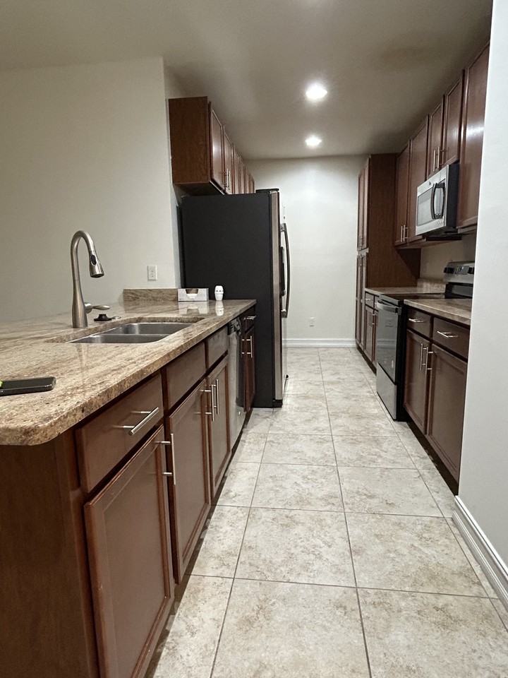7805 Bristol Circle - Photo 2 of 26