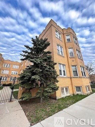 2952 N Laramie Ave #3 - Photo 2 of 21