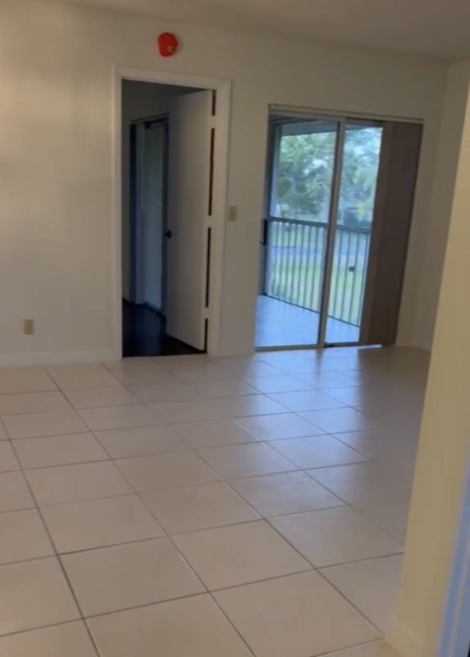 1562 Se Royal Green Cir #T204 - Photo 5 of 16