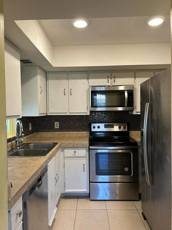 1562 Se Royal Green Cir #T204 - Photo 6 of 16