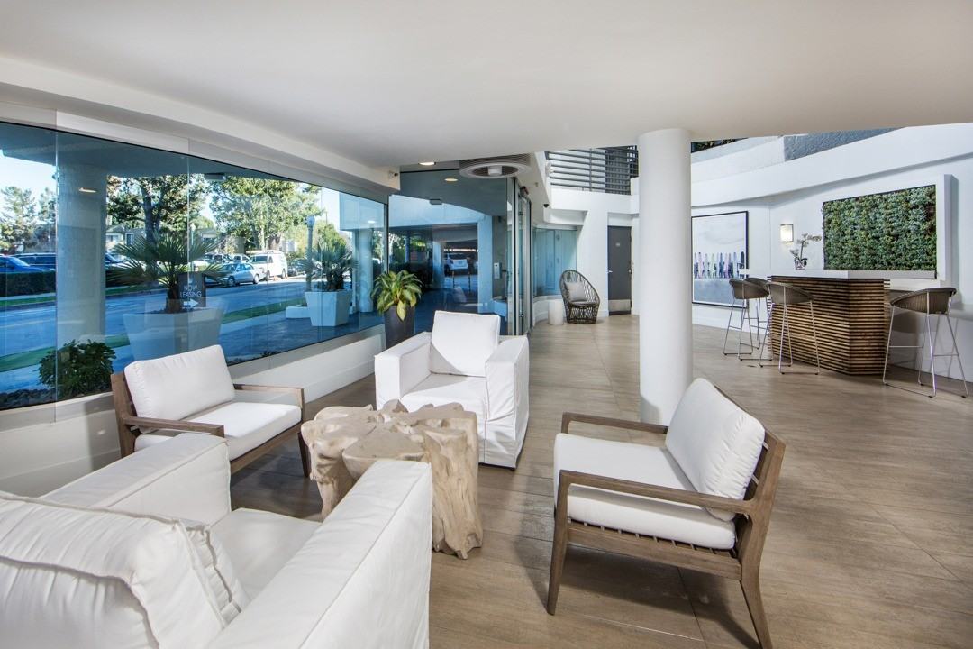 Alister Sherman Oaks - Photo 4 of 24