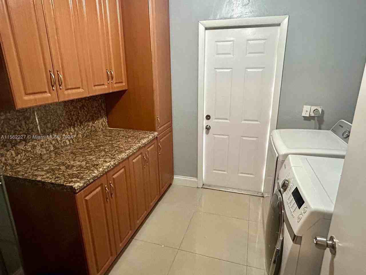 6881 Sw 6th St - Photo 2 of 8
