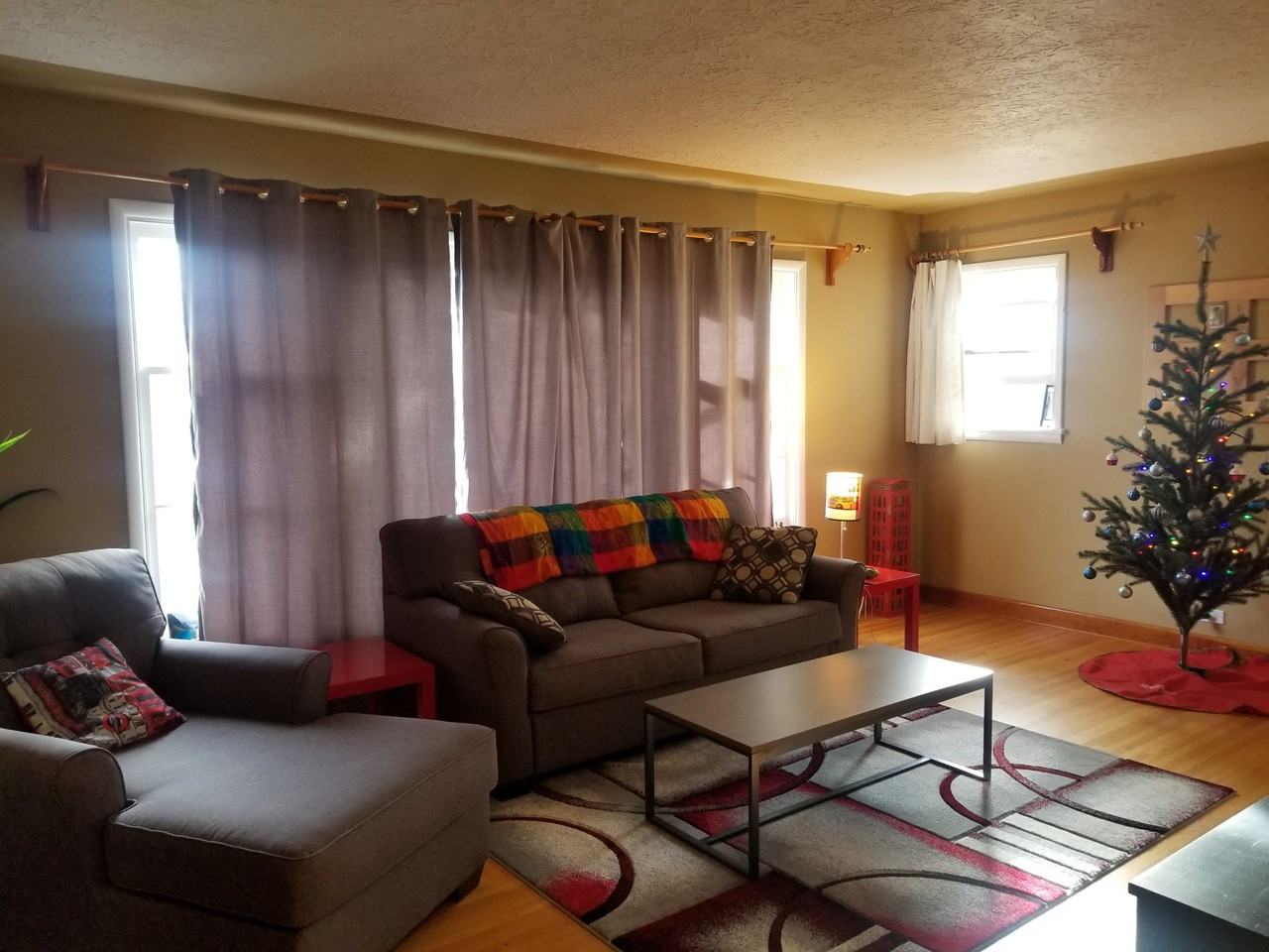 234 20 Ave Nw - Photo 2 of 18