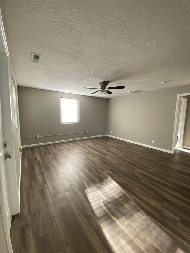 1628 W Scott St #1 - Photo 2 of 10