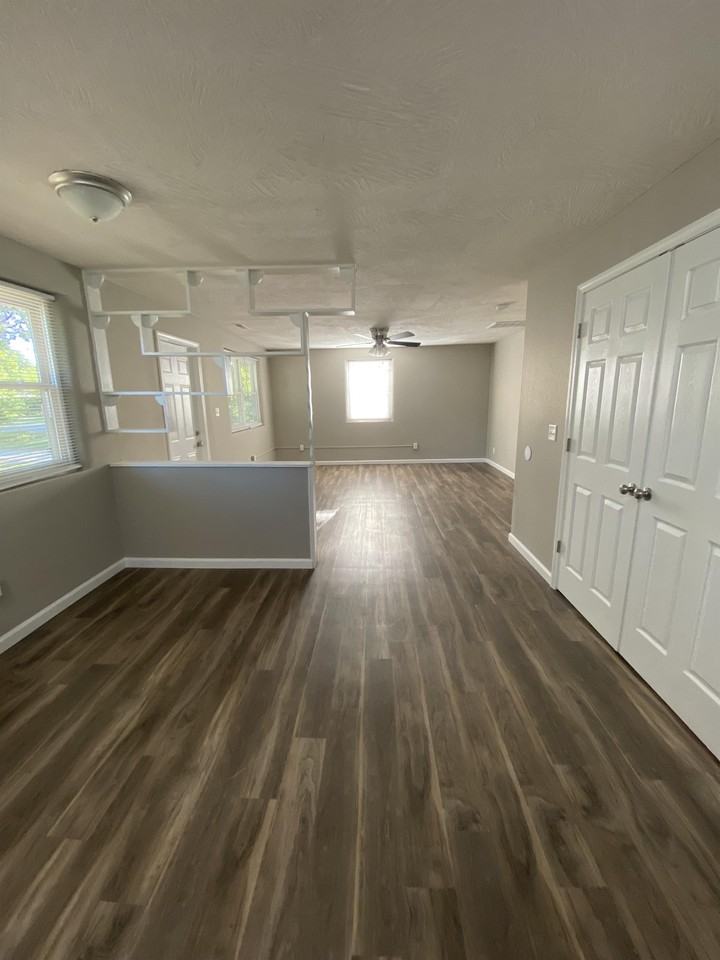 1628 W Scott St #1 - Photo 3 of 10