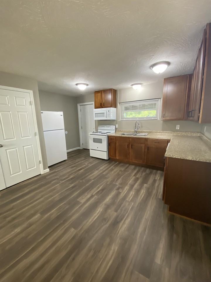 1628 W Scott St #1 - Photo 4 of 10