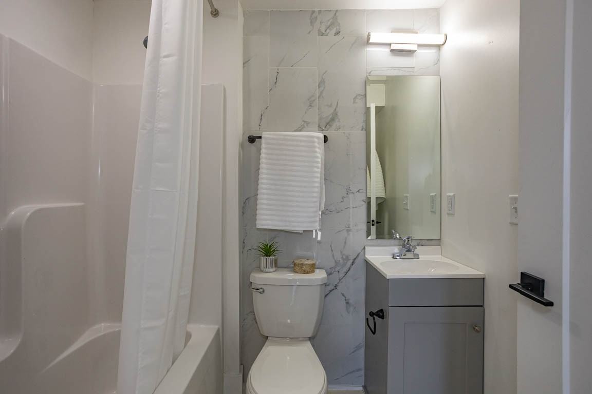 2950 Summit St. Kansas CIty, MO 64108 Blgd 1 #1 - Photo 5 of 10