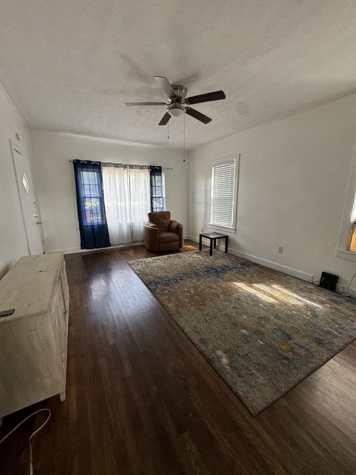 1120 Mimosa Dr - Photo 2 of 12