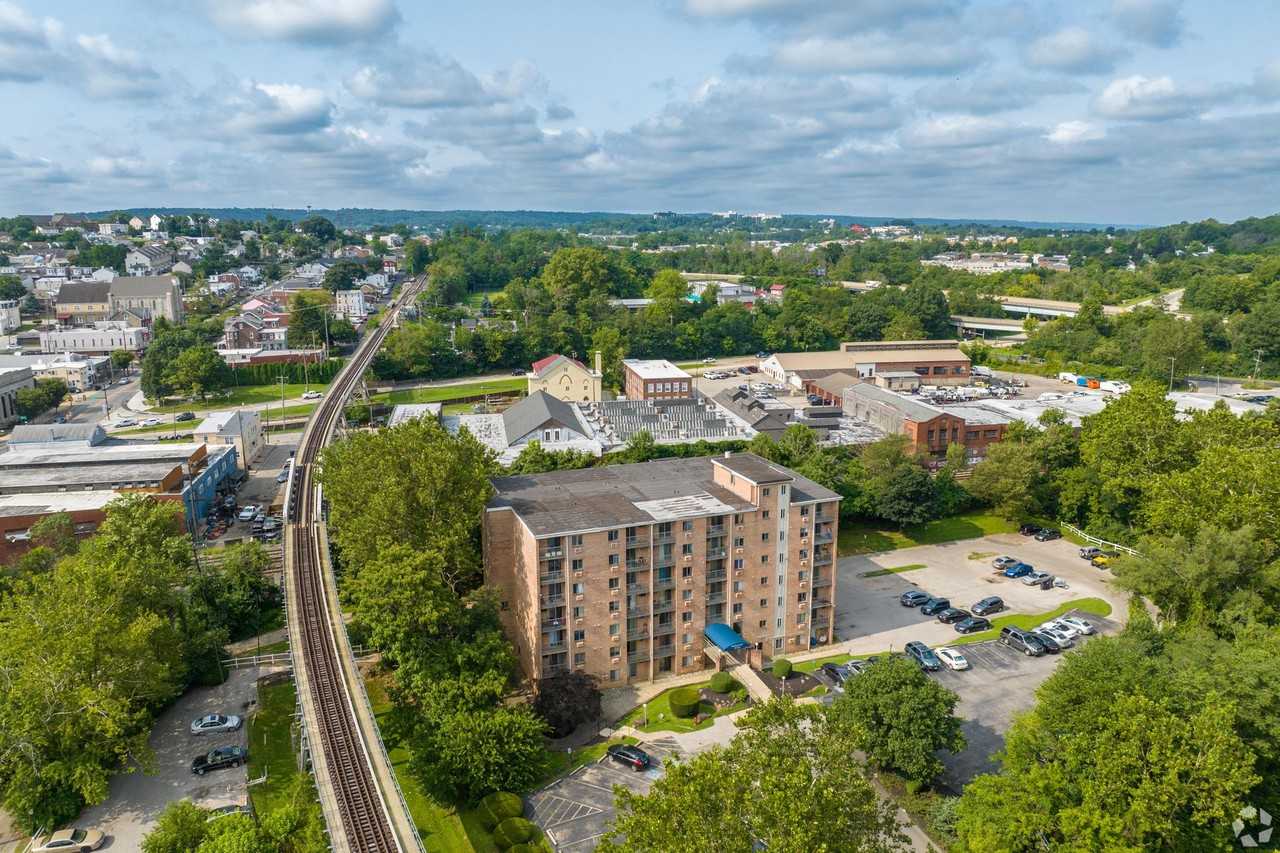 Bridgeport Suites - Photo 3 of 13