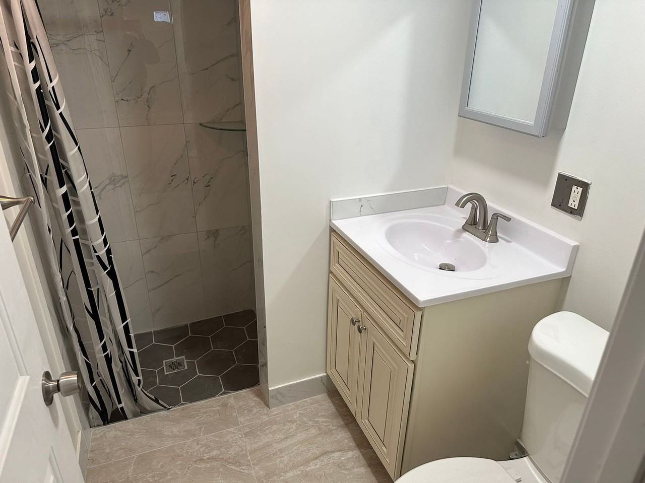 7105 Castor Ave - Photo 3 of 4