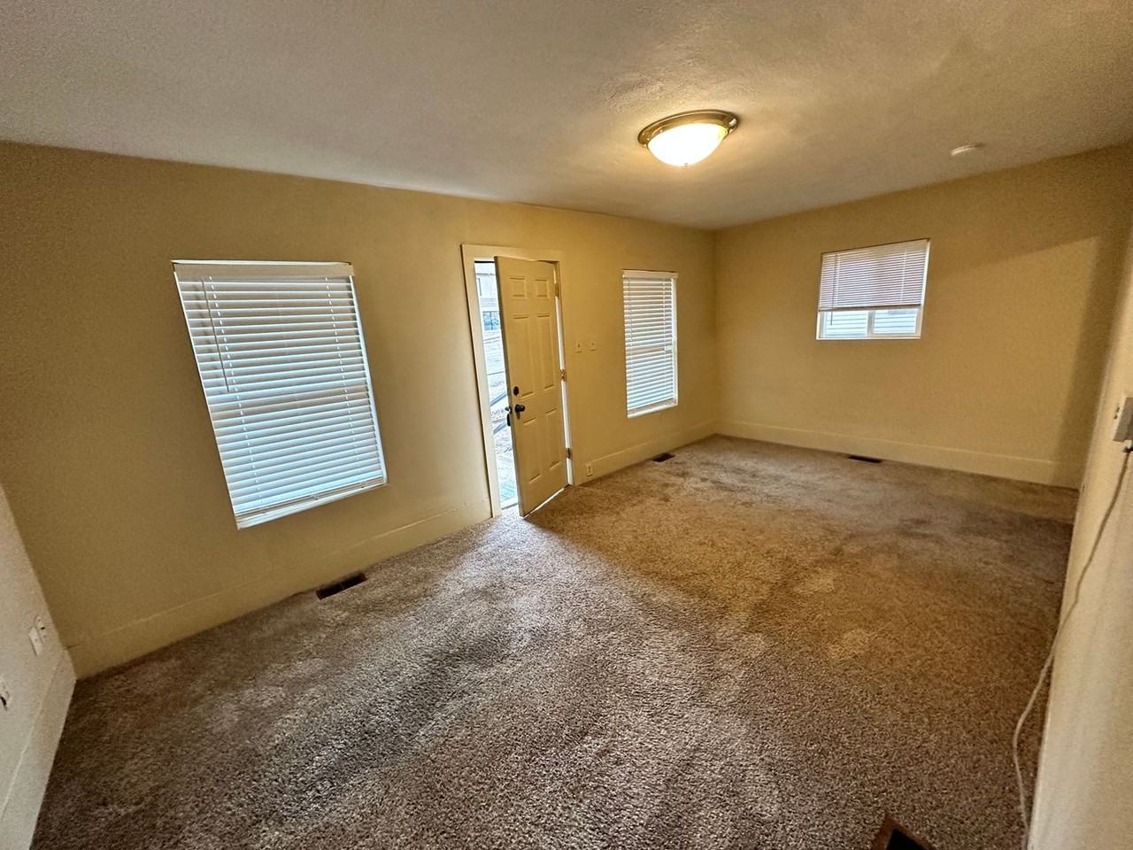 406 E Kiowa St - Photo 3 of 10