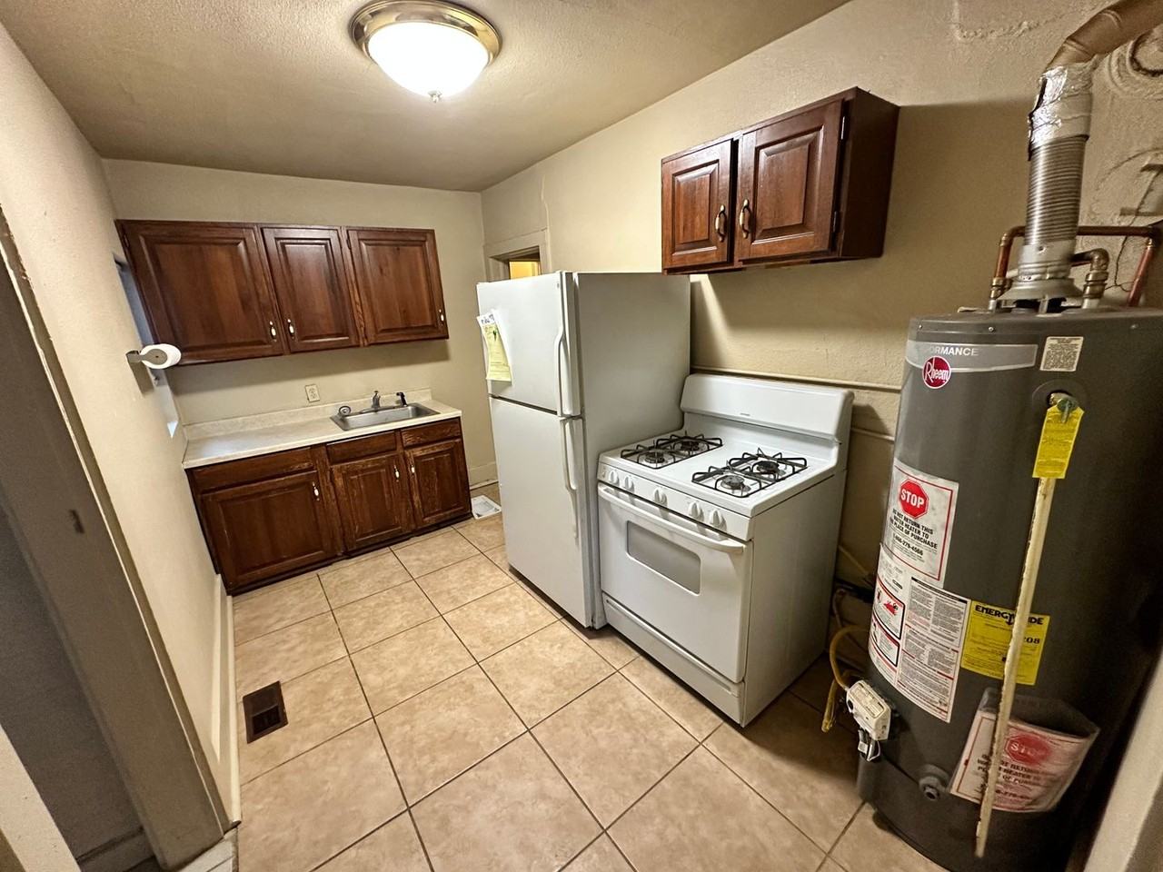 406 E Kiowa St - Photo 5 of 10