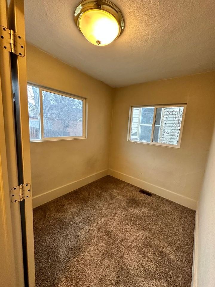 406 E Kiowa St - Photo 7 of 10