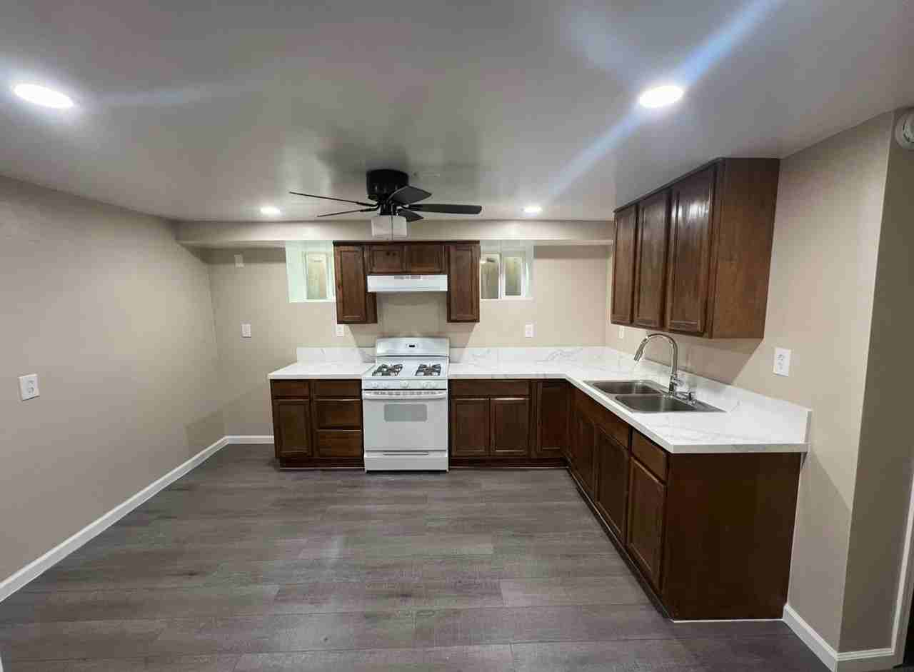 1835-06 - Photo 2 of 8