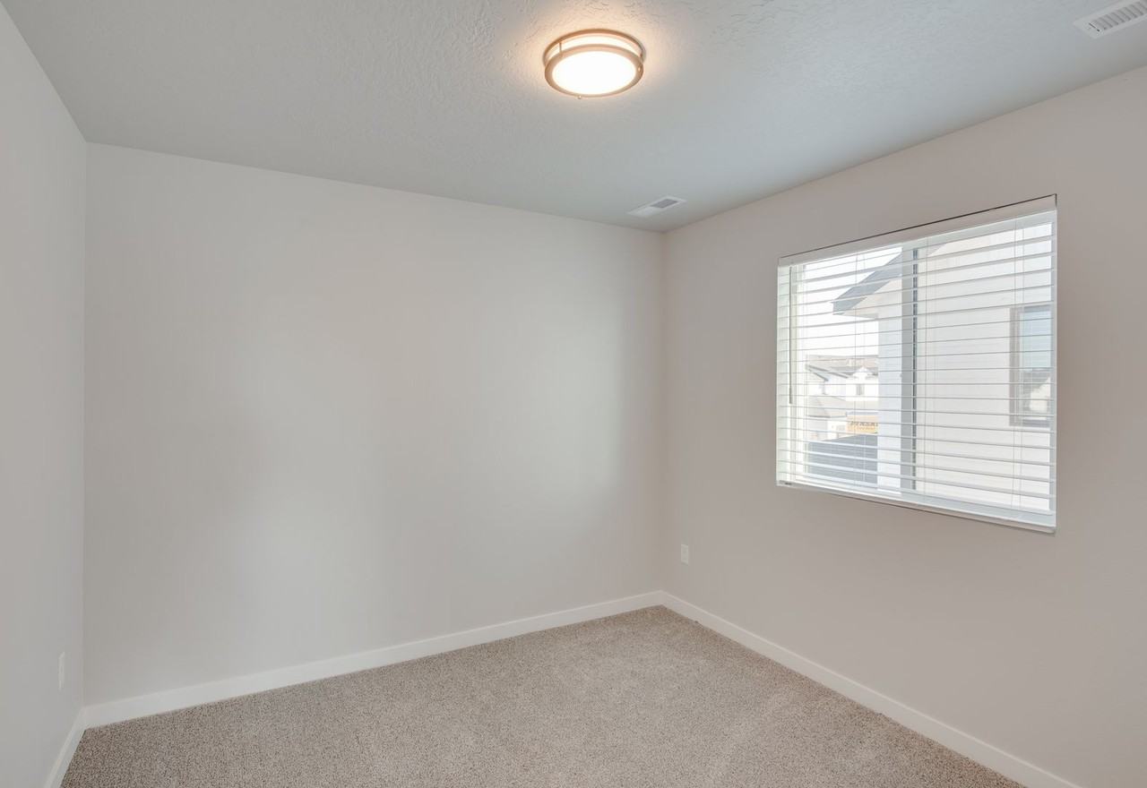 268 S Echo Canyon Ave - Photo 3 of 22