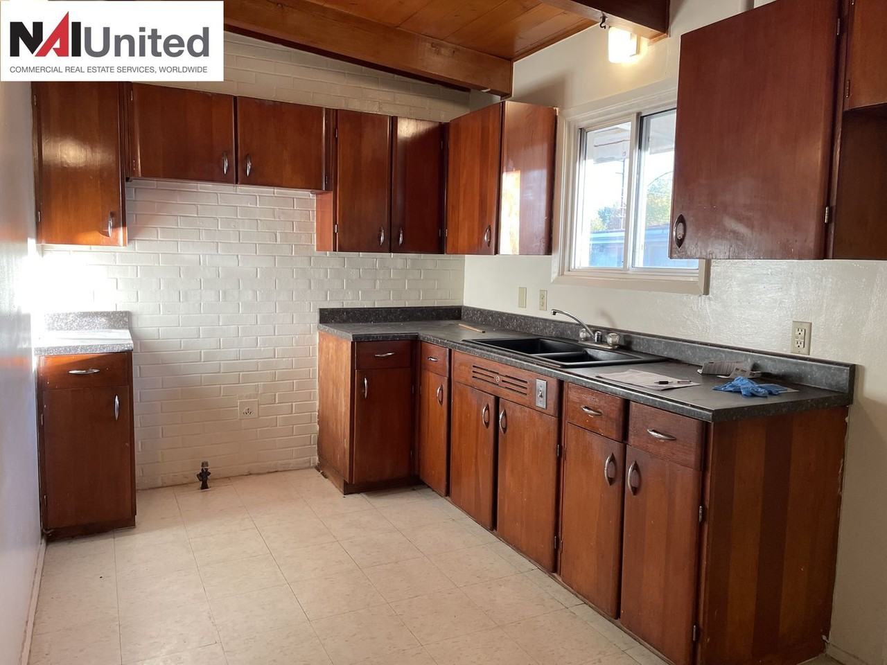 2907 Meek Ave - Photo 2 of 7