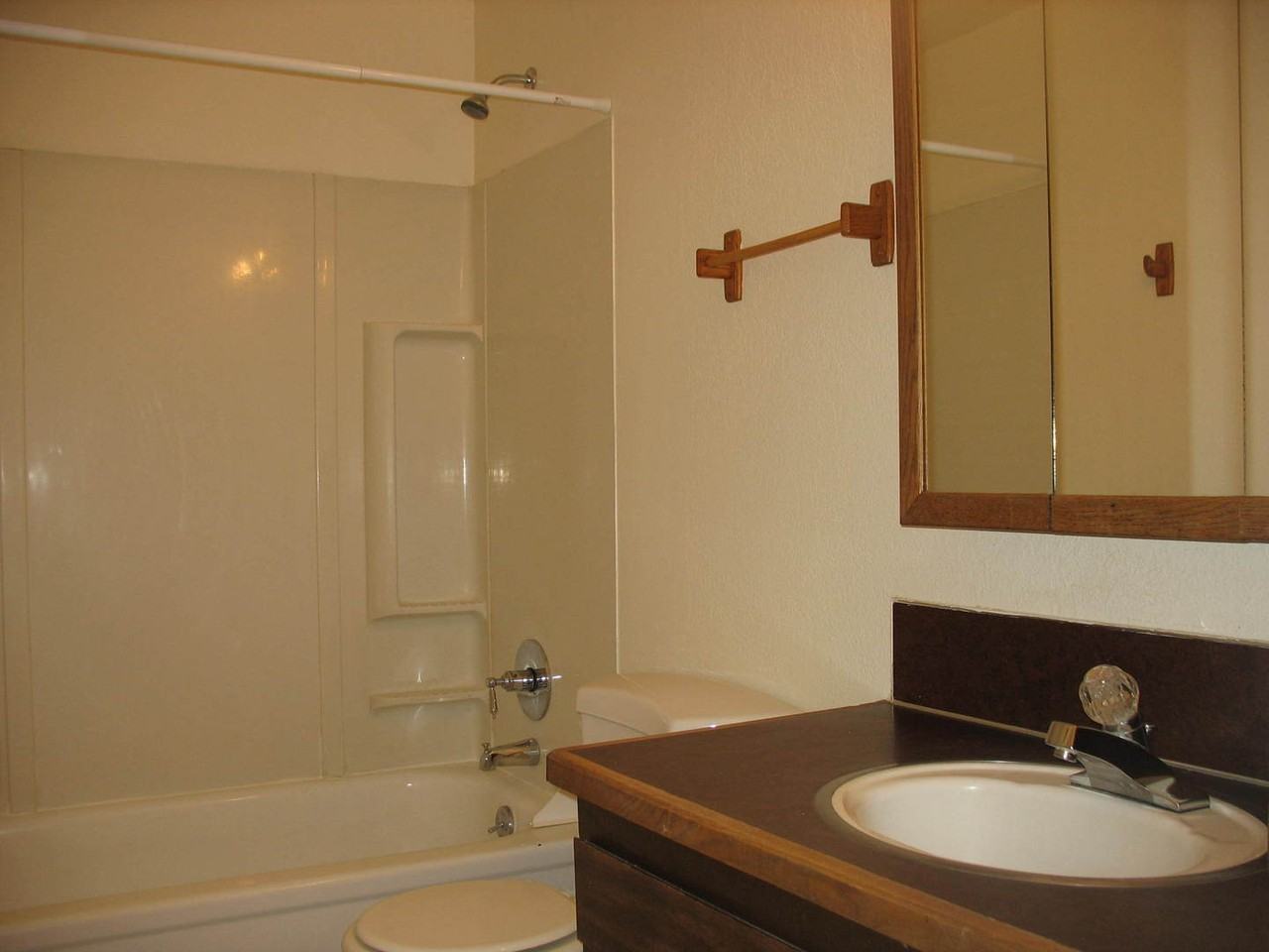 219 E Denver St - Photo 4 of 10