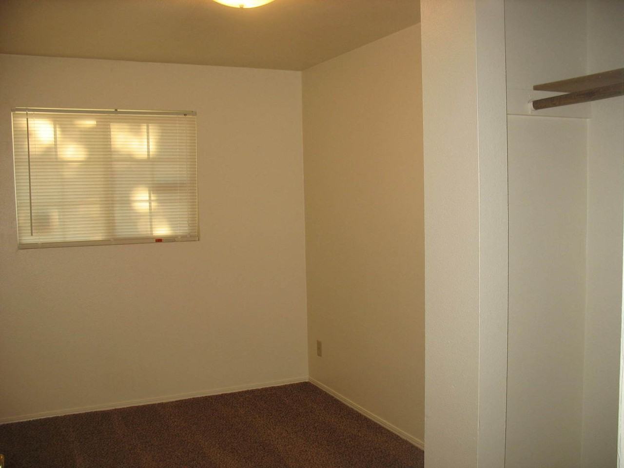 219 E Denver St - Photo 5 of 10