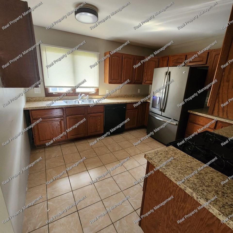 1930 Melbrook Ct - Photo 3 of 14
