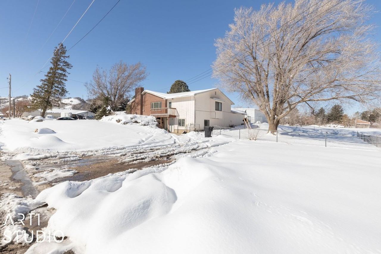 7325 S 1600 E - Photo 2 of 21