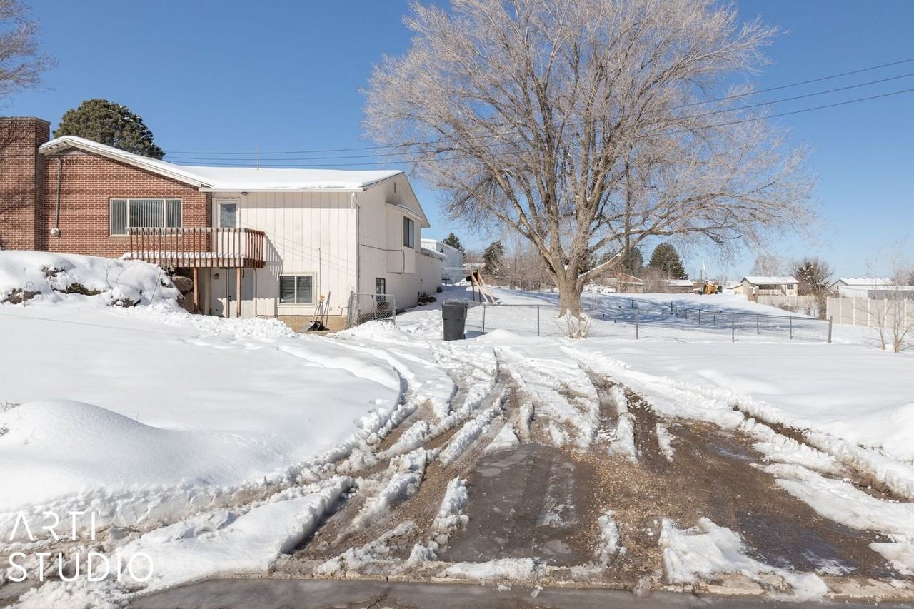 7325 S 1600 E - Photo 3 of 21