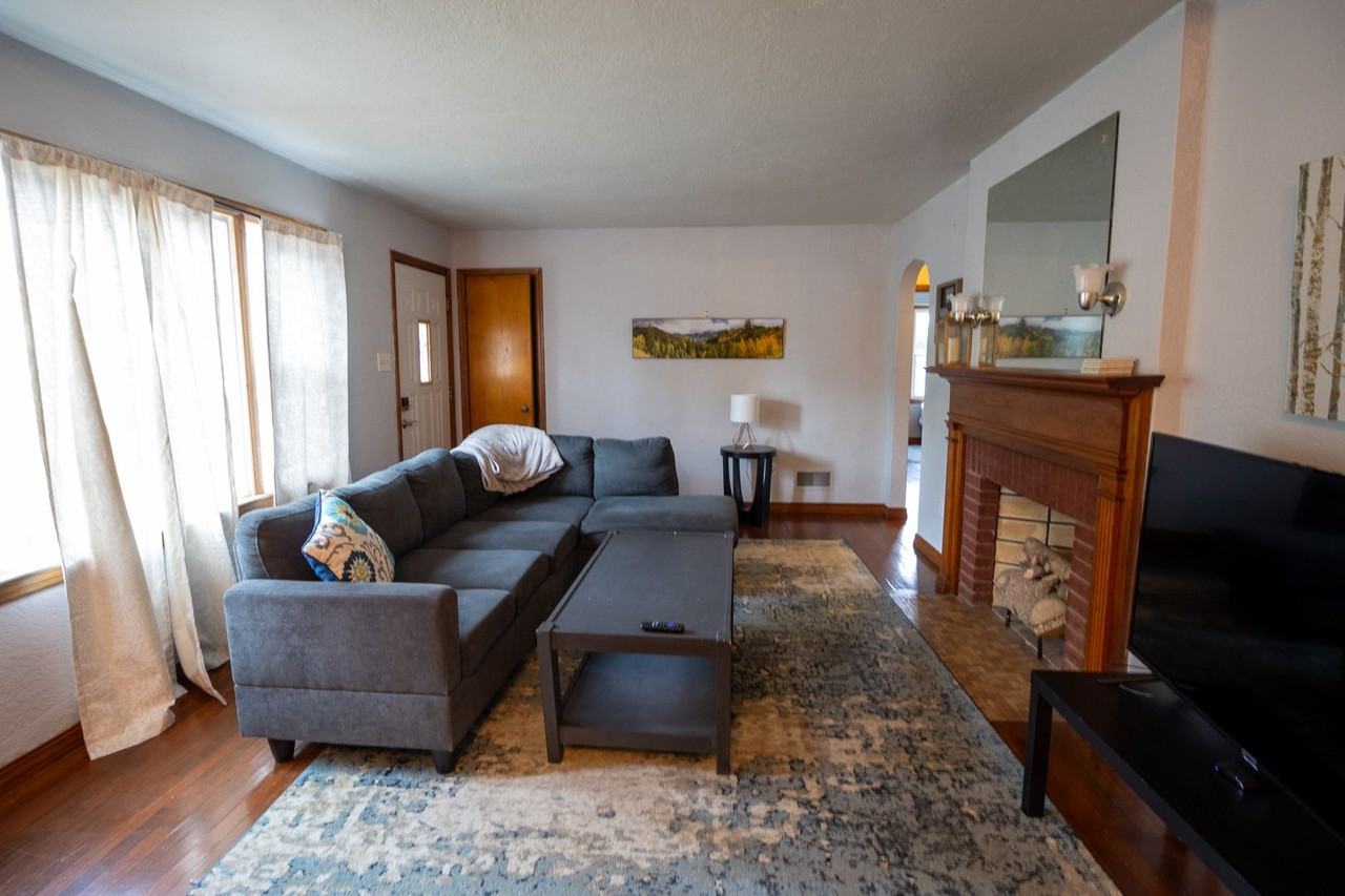 1311 Paris Road - Photo 2 of 21