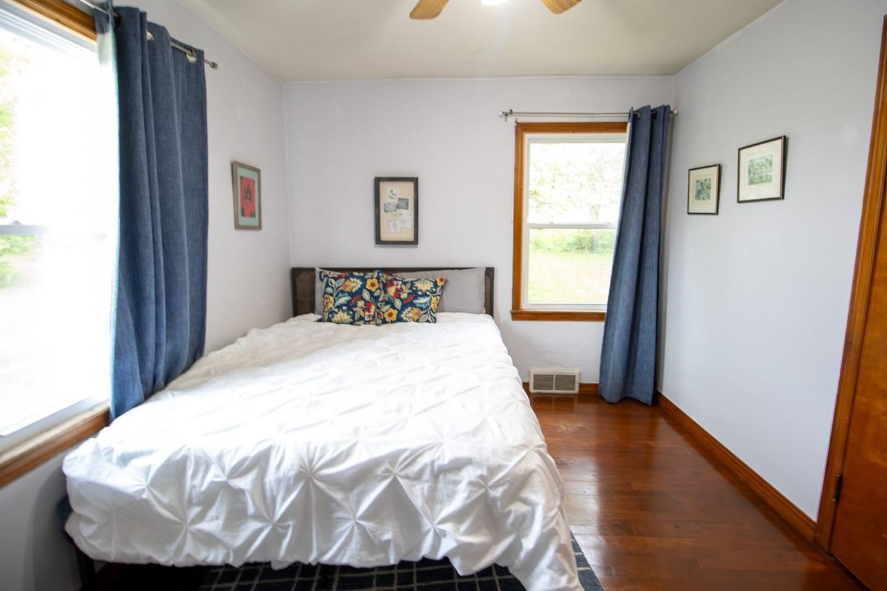 1311 Paris Road - Photo 4 of 21