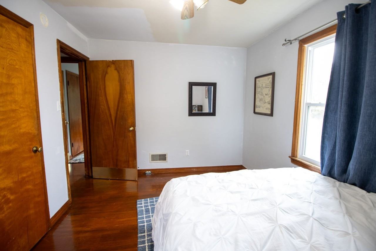 1311 Paris Road - Photo 5 of 21