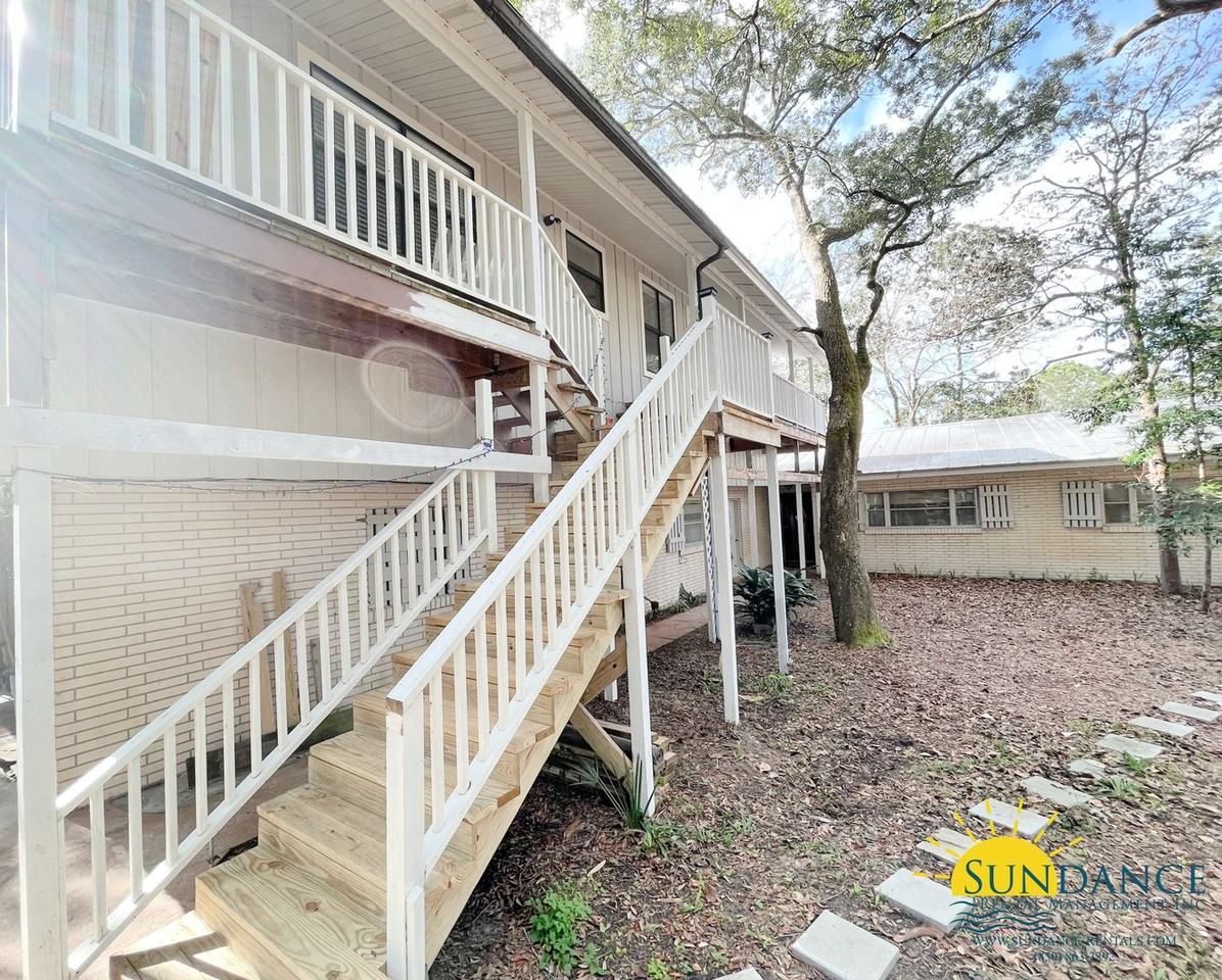 45 Warwick Dr - Photo 2 of 22