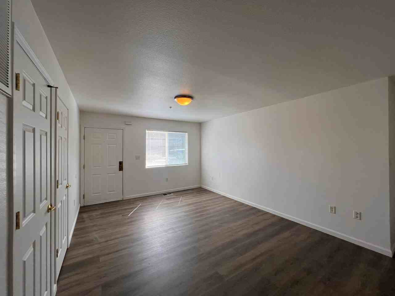 Newlands W Drive - 1230 - Photo 2 of 12