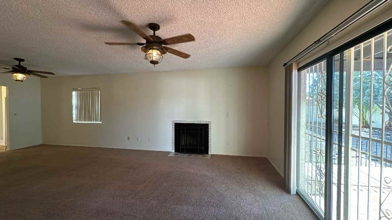 1041 Carmelita Dr - Photo 5 of 23