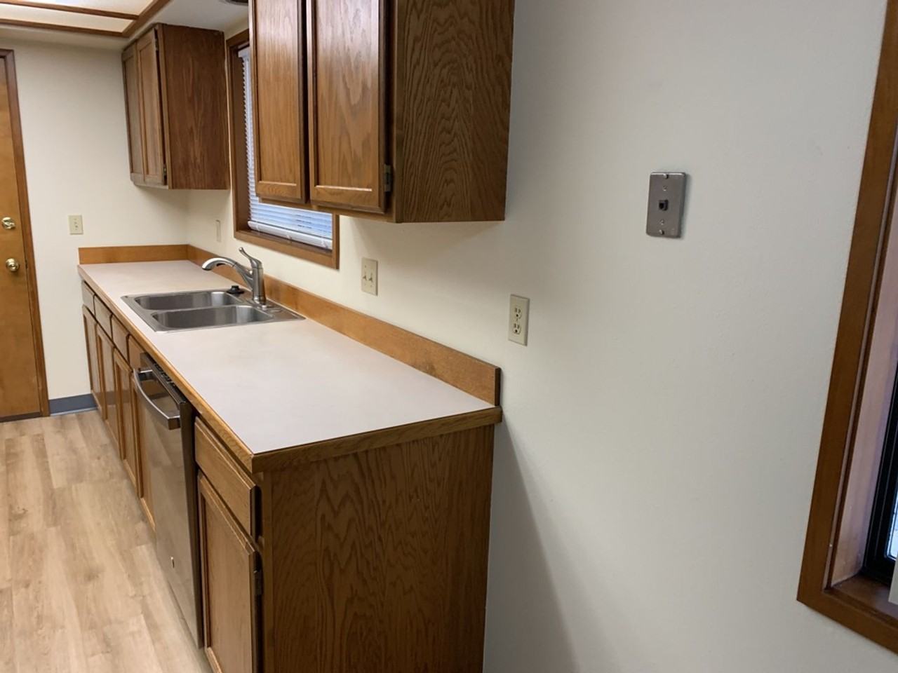 8111 N Burrage Ave - Photo 5 of 27