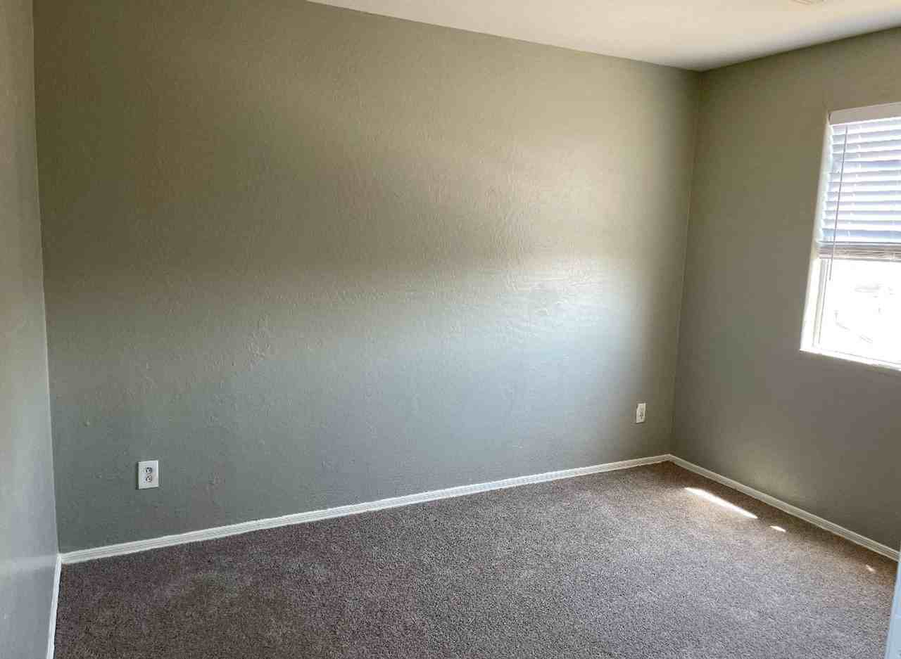 1429 S 15th Ave #2 - Photo 4 of 6