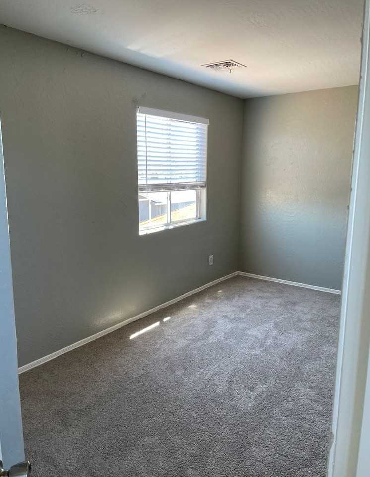 1429 S 15th Ave #2 - Photo 6 of 6