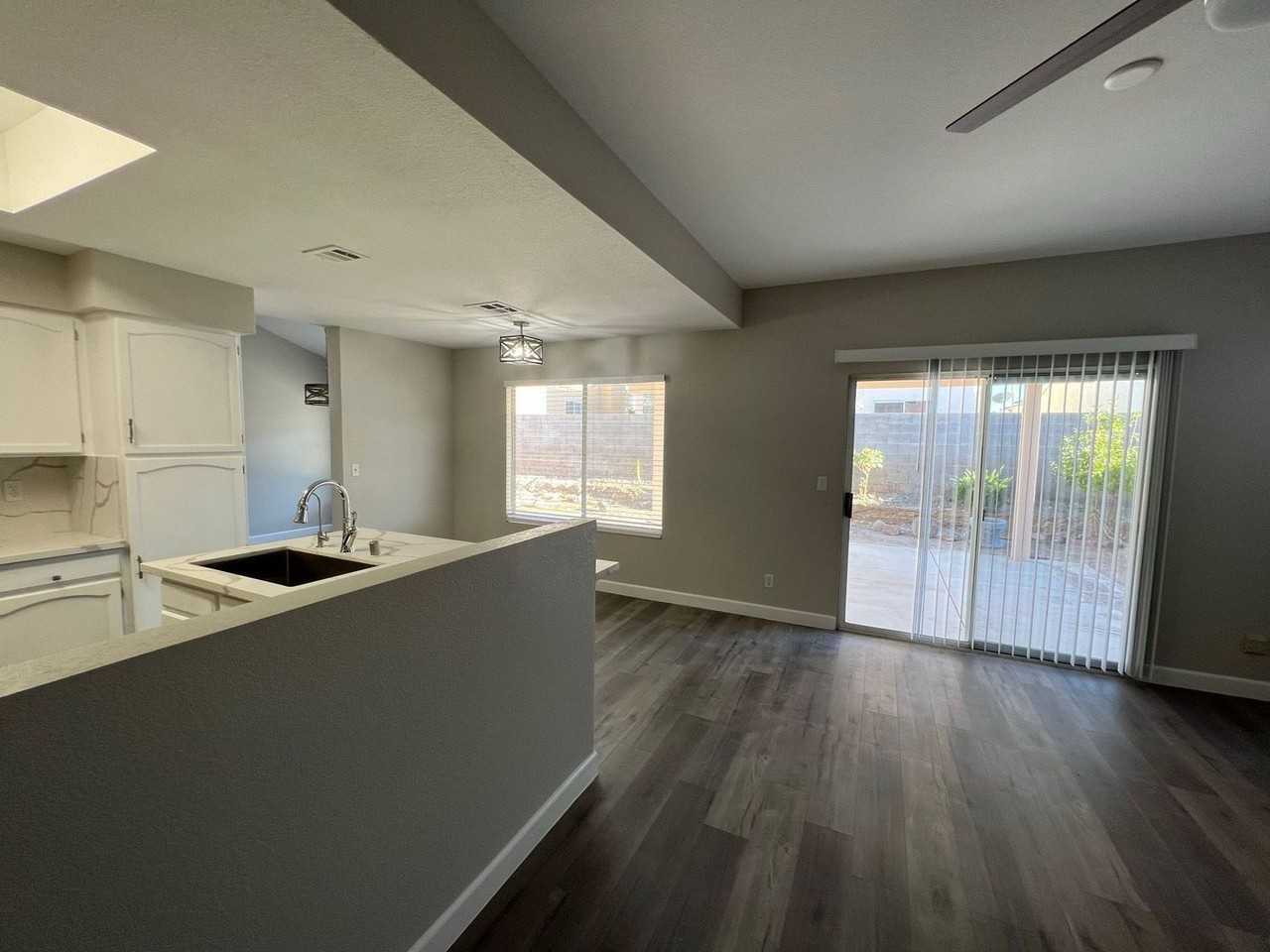 2815 Norfolk Ave - Photo 5 of 17