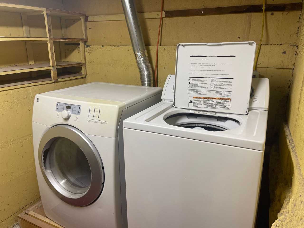 2 Bedroom 1 Bath w/ Off Street Parking & Laundry - Photo 2 of 3