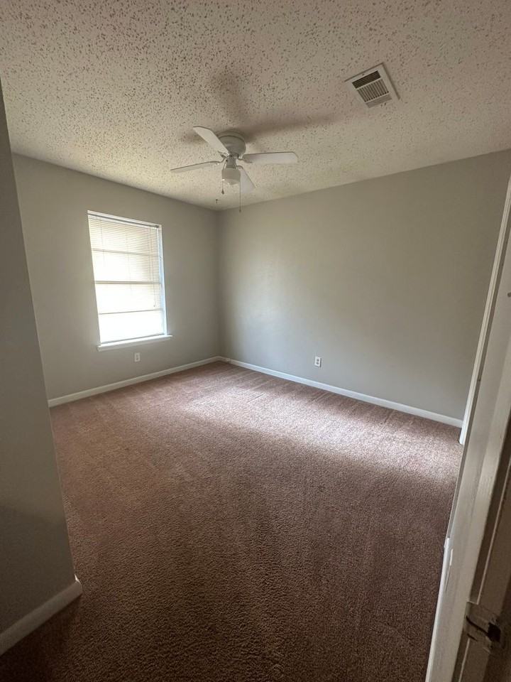 100 Bobbie Ct - Photo 5 of 9