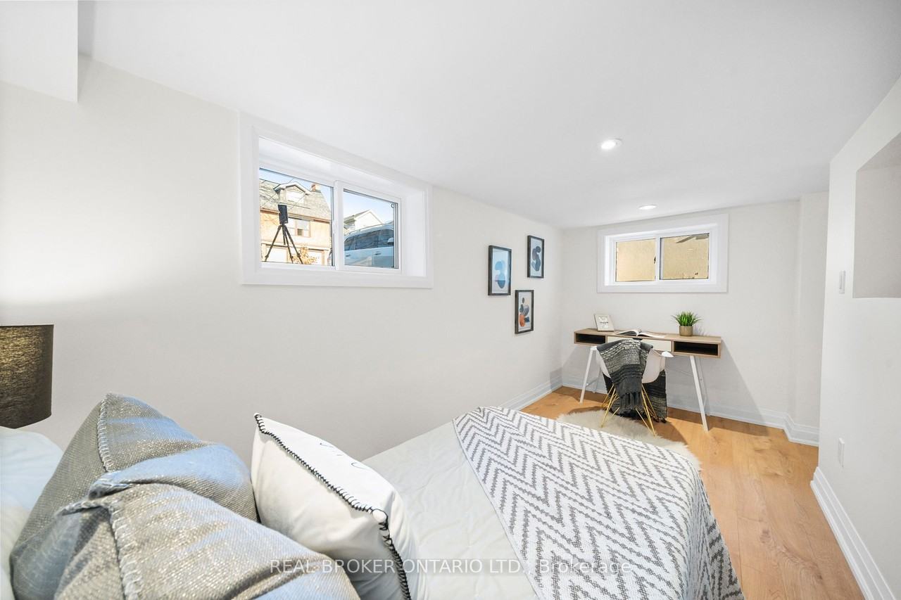 35 Rowntree Avenue - Photo 4 of 7