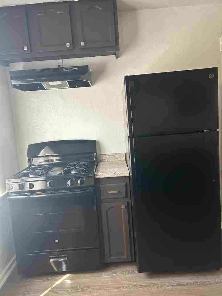 635 W 54th St - Photo 2 of 9