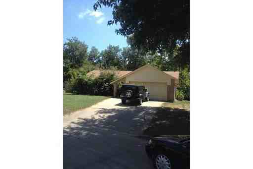 1105 W Will Rogers Ct - Photo 2 of 10