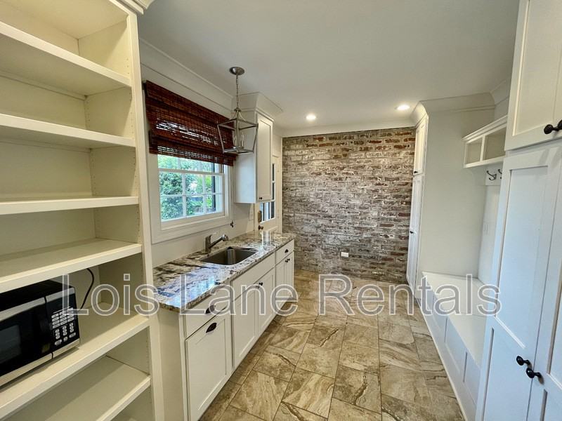 3 1/2 Saint Michaels Aly - Photo 5 of 26