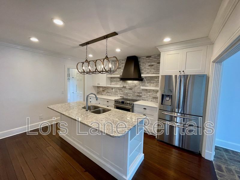 3 1/2 Saint Michaels Aly - Photo 4 of 26