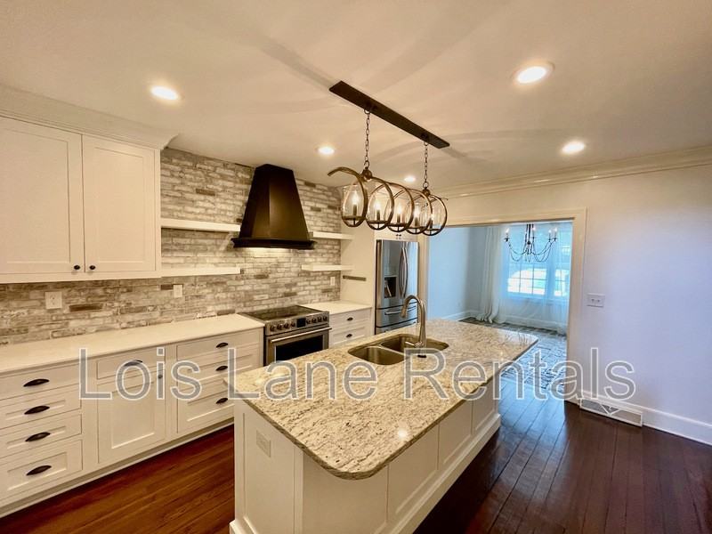 3 1/2 Saint Michaels Aly - Photo 6 of 26