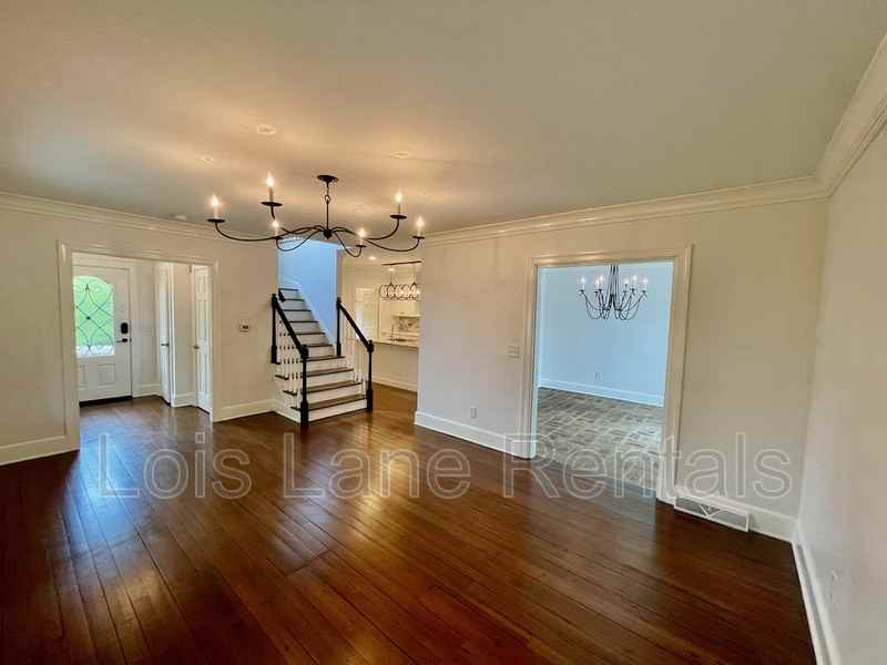 3 1/2 Saint Michaels Aly - Photo 7 of 26