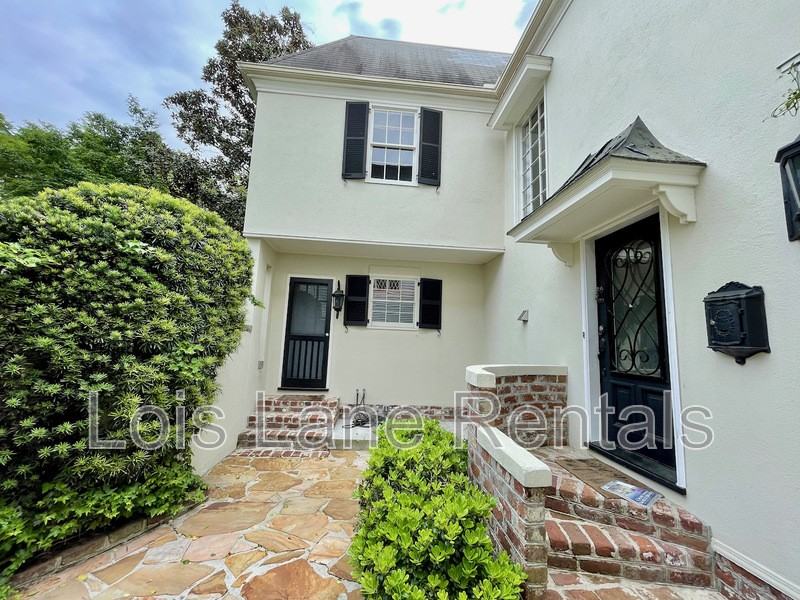 3 1/2 Saint Michaels Aly - Photo 2 of 26