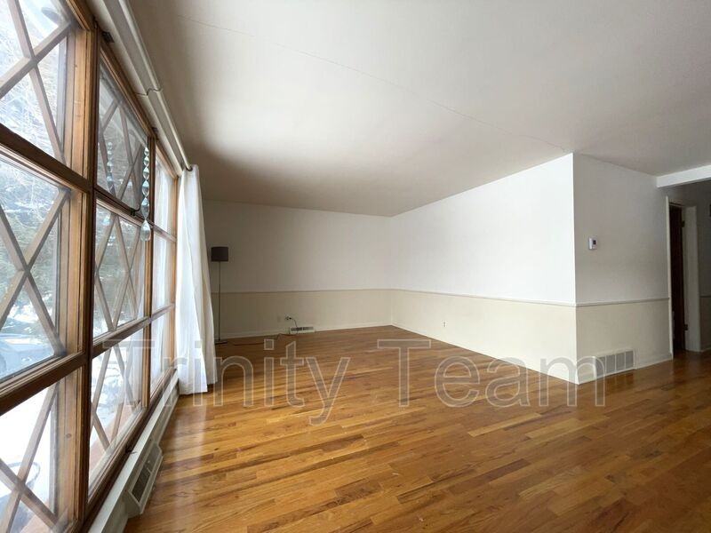 270 Hemlock St - Photo 2 of 18