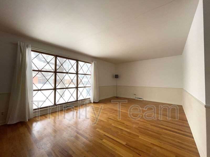 270 Hemlock St - Photo 3 of 18