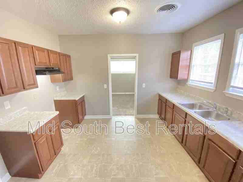 1399 Englewood St - Photo 3 of 8