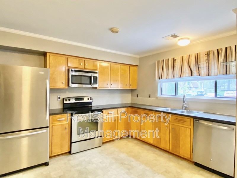 1019 Willow Green Dr - Photo 3 of 21